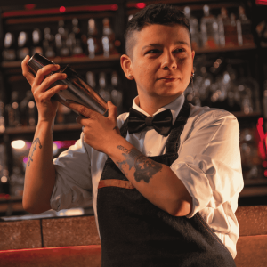 Mixology Techniques in molecular bartending academy